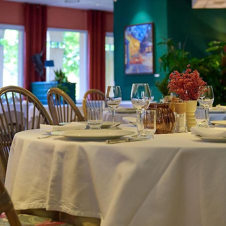 Logis L'Ermitage Hotel & Restaurant Saulges ภายนอก รูปภาพ