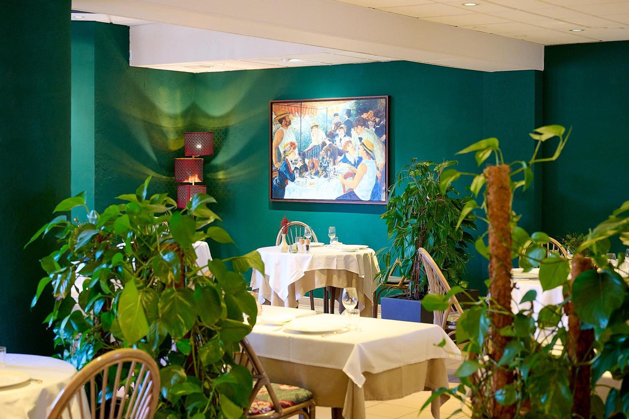 Logis L'Ermitage Hotel & Restaurant Saulges ภายนอก รูปภาพ