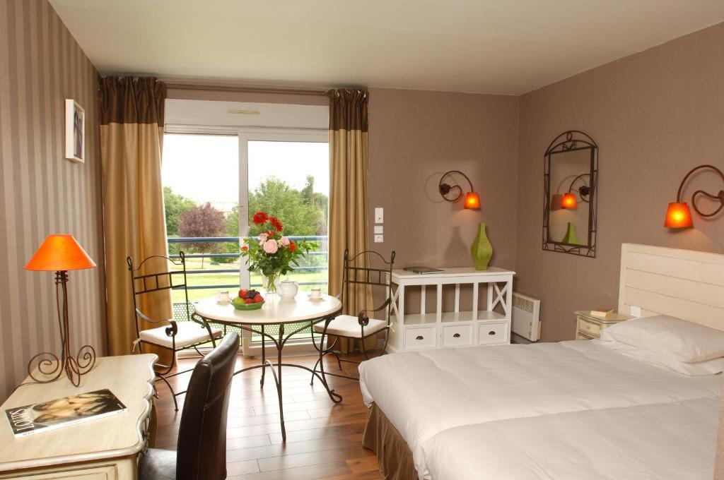 Logis L'Ermitage Hotel & Restaurant Saulges ห้อง รูปภาพ