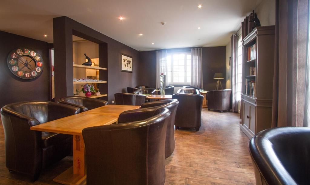 Logis L'Ermitage Hotel & Restaurant Saulges ภายนอก รูปภาพ
