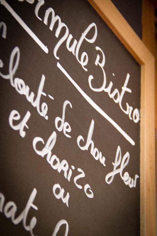 Logis L'Ermitage Hotel & Restaurant Saulges ภายนอก รูปภาพ