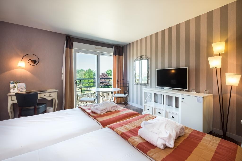 Logis L'Ermitage Hotel & Restaurant Saulges ภายนอก รูปภาพ