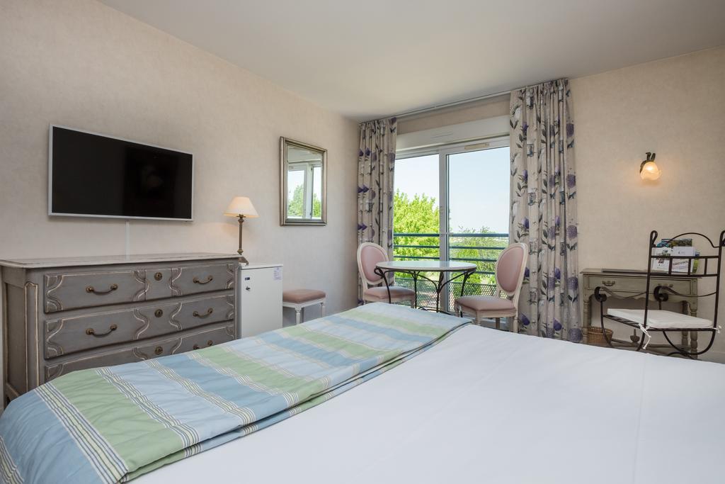 Logis L'Ermitage Hotel & Restaurant Saulges ภายนอก รูปภาพ