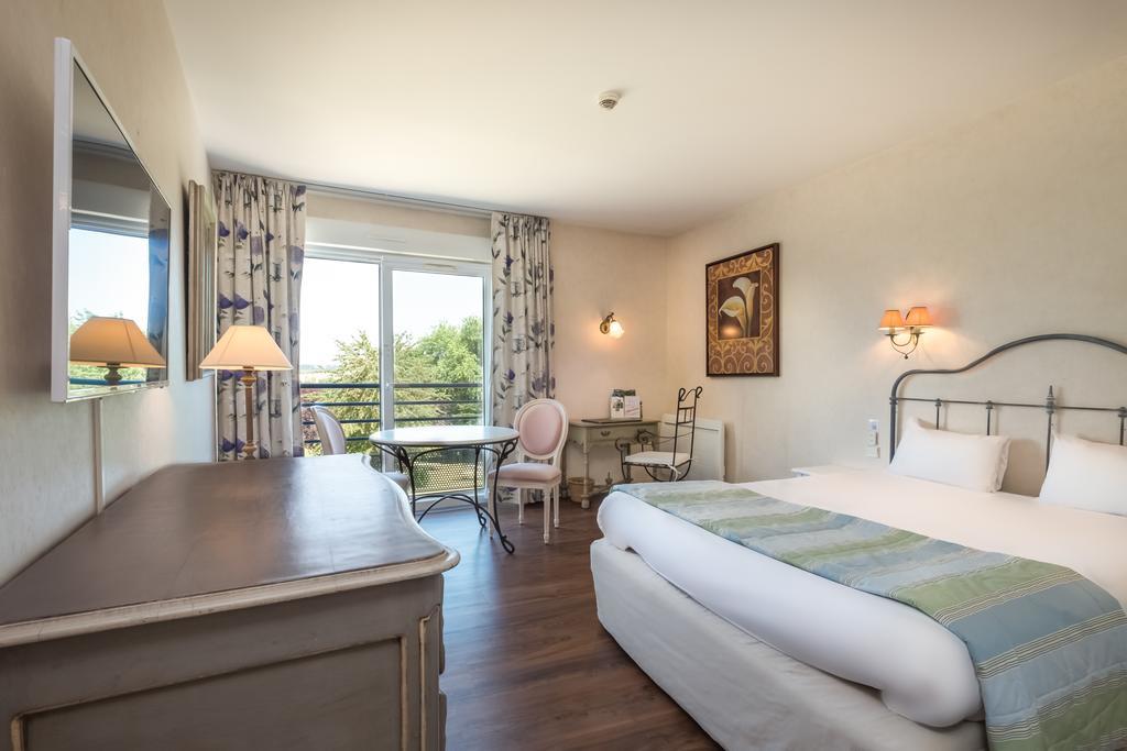 Logis L'Ermitage Hotel & Restaurant Saulges ภายนอก รูปภาพ