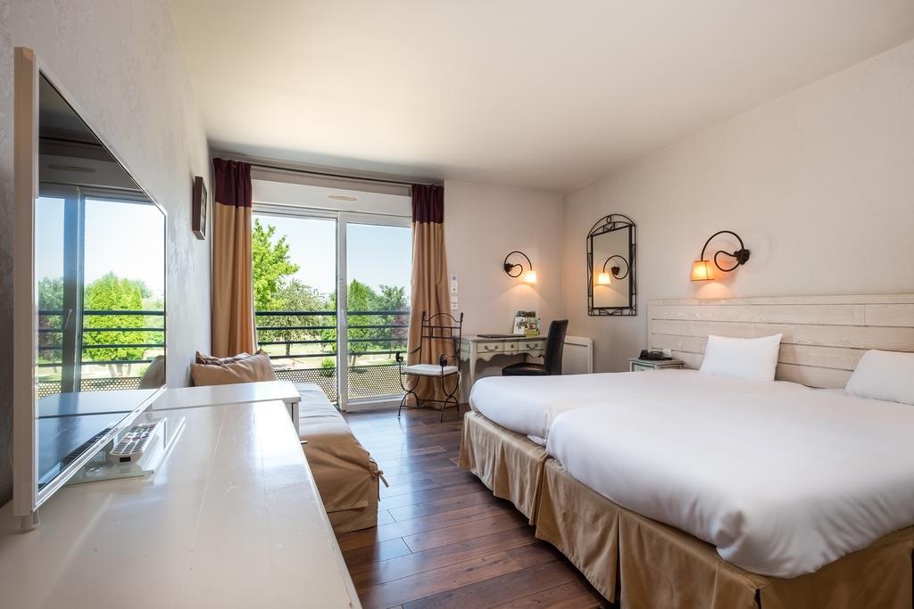 Logis L'Ermitage Hotel & Restaurant Saulges ภายนอก รูปภาพ