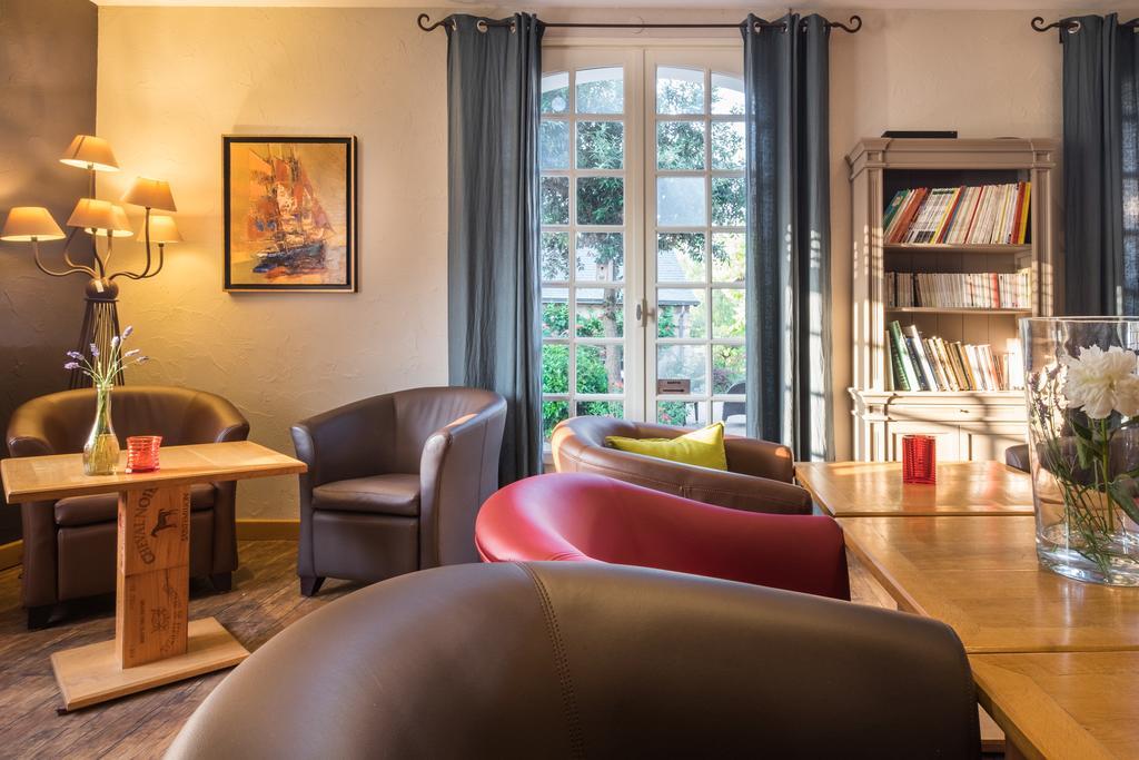 Logis L'Ermitage Hotel & Restaurant Saulges ภายนอก รูปภาพ
