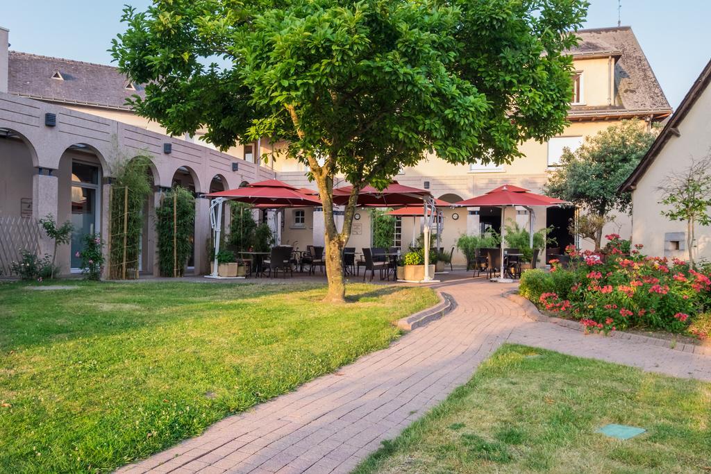 Logis L'Ermitage Hotel & Restaurant Saulges ภายนอก รูปภาพ