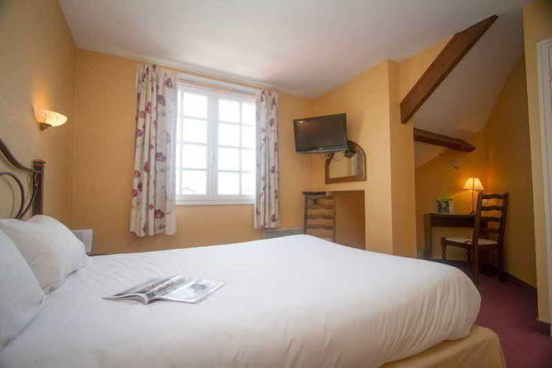 Logis L'Ermitage Hotel & Restaurant Saulges ภายนอก รูปภาพ