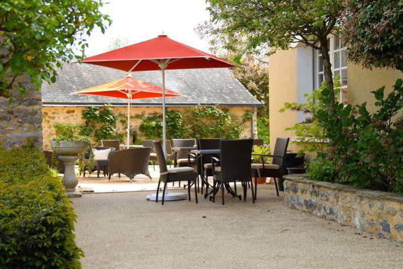 Logis L'Ermitage Hotel & Restaurant Saulges ภายนอก รูปภาพ