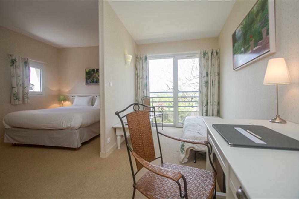 Logis L'Ermitage Hotel & Restaurant Saulges ภายนอก รูปภาพ