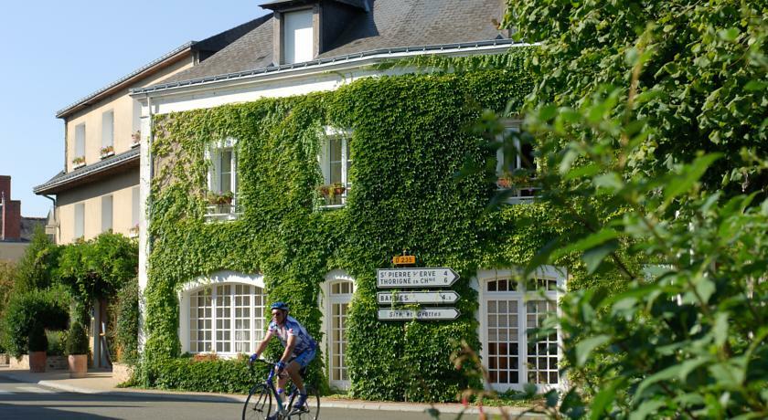 Logis L'Ermitage Hotel & Restaurant Saulges ภายนอก รูปภาพ